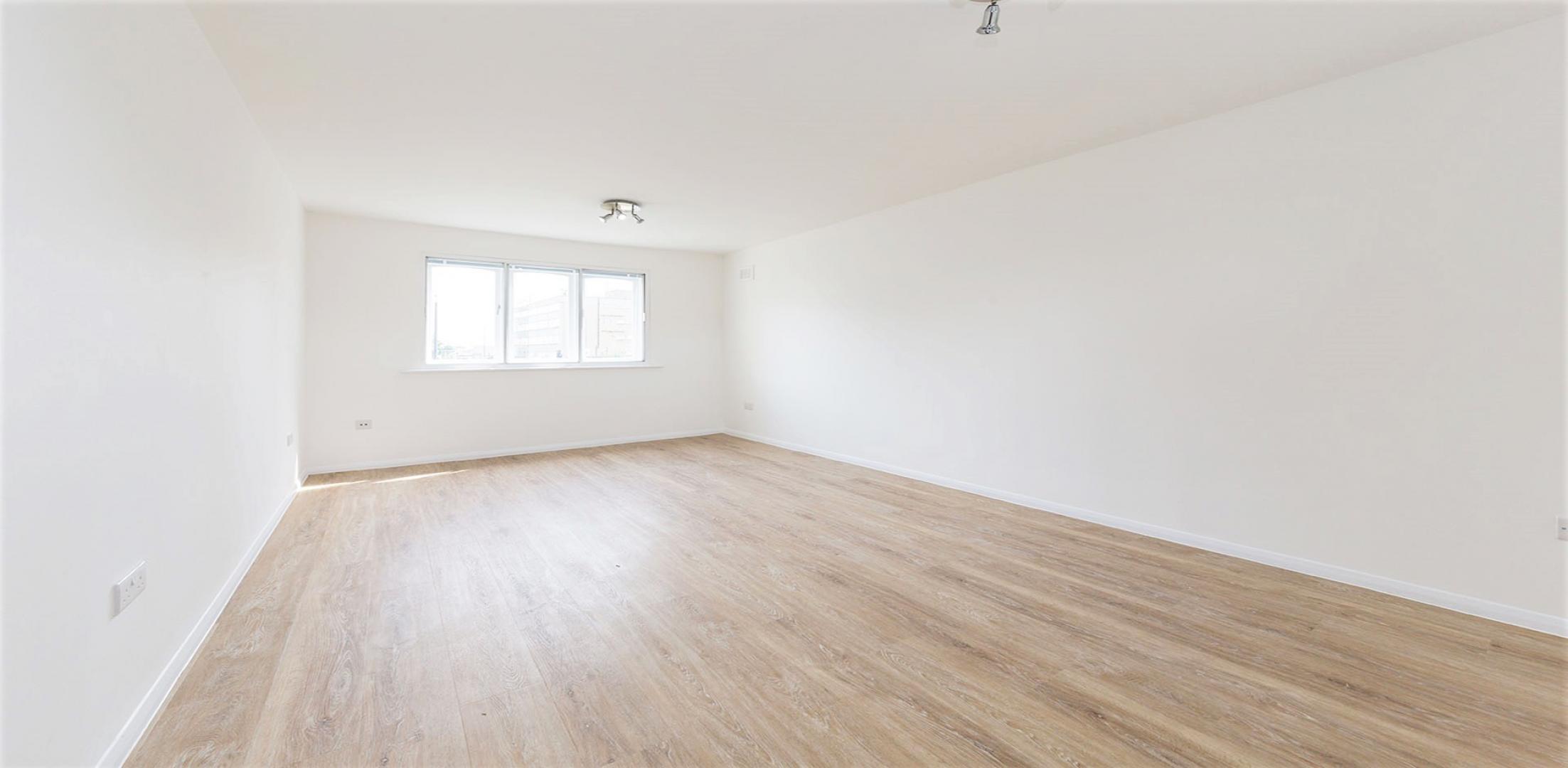 			1 Bedroom, 1 bath, 1 reception Flat			 Harrow Road, KENSAL GREEN